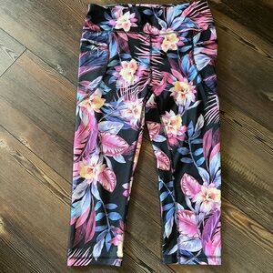 Bebe Capris Sz L